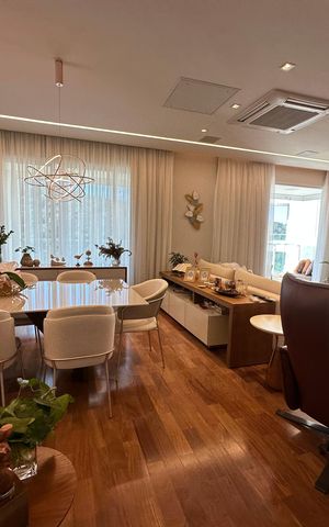 Apartamento à venda com 284m², 3 quartos e 5 vagas Apartamento à venda com 284m², 3 quartos e 5 vagasSala de Jantar