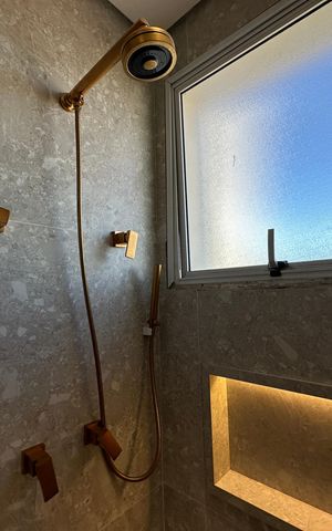 Apartamento à venda com 284m², 3 quartos e 5 vagas Apartamento à venda com 284m², 3 quartos e 5 vagasBanheiro da Suíte 2