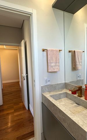 Apartamento à venda com 284m², 3 quartos e 5 vagas Apartamento à venda com 284m², 3 quartos e 5 vagasBanheiro da Suíte 2