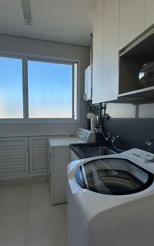 Apartamento à venda com 284m², 3 quartos e 5 vagas Apartamento à venda com 284m², 3 quartos e 5 vagasÁrea de Serviço