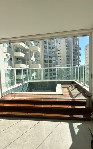 Apartamento à venda com 284m², 3 quartos e 5 vagas Apartamento à venda com 284m², 3 quartos e 5 vagasPiscina