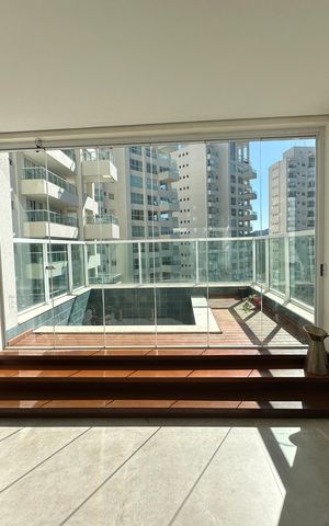 Apartamento à venda com 284m², 3 quartos e 5 vagas Apartamento à venda com 284m², 3 quartos e 5 vagasPiscina