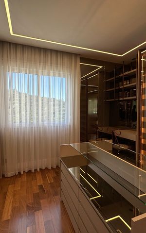 Apartamento à venda com 284m², 3 quartos e 5 vagas Apartamento à venda com 284m², 3 quartos e 5 vagasCloset da suíte 1