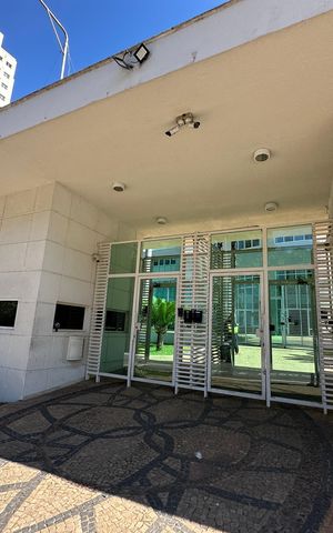 Apartamento à venda com 284m², 3 quartos e 5 vagas Apartamento à venda com 284m², 3 quartos e 5 vagasFachada e portaria