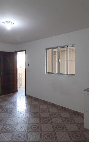 Casa para alugar com 35m², 1 quarto e sem vaga Casa para alugar com 35m², 1 quarto e sem vagaSala / Cozinha