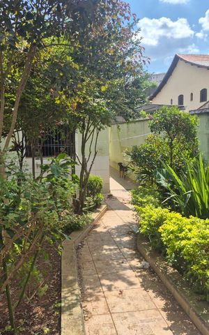 Casa à venda com 270m², 4 quartos e 4 vagas Casa à venda com 270m², 4 quartos e 4 vagasÁrea externa