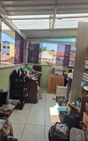 Casa à venda com 270m², 4 quartos e 4 vagas Casa à venda com 270m², 4 quartos e 4 vagasÁrea externa