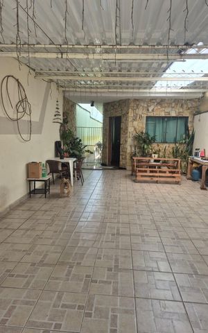 Casa à venda com 270m², 4 quartos e 4 vagas Casa à venda com 270m², 4 quartos e 4 vagasÁrea externa