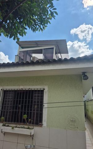Casa à venda com 270m², 4 quartos e 4 vagas Casa à venda com 270m², 4 quartos e 4 vagasÁrea externa