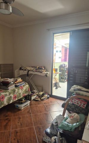 Casa à venda com 270m², 4 quartos e 4 vagas Casa à venda com 270m², 4 quartos e 4 vagasQuarto