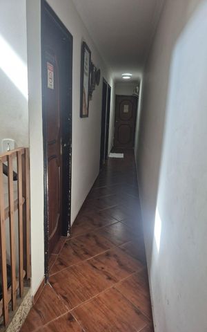 Casa à venda com 270m², 4 quartos e 4 vagas Casa à venda com 270m², 4 quartos e 4 vagasCorredor