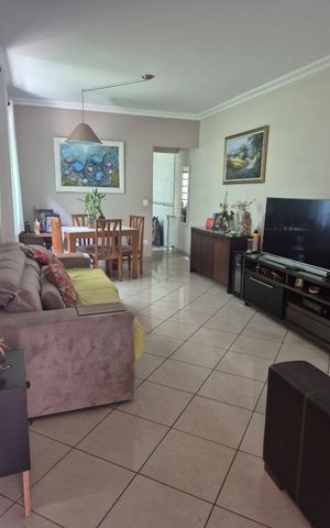 Casa à venda com 270m², 4 quartos e 4 vagas Casa à venda com 270m², 4 quartos e 4 vagasSala