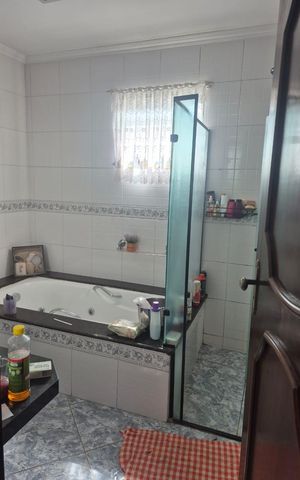Casa à venda com 270m², 4 quartos e 4 vagas Casa à venda com 270m², 4 quartos e 4 vagasBanheiro