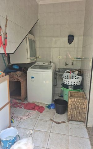 Casa à venda com 270m², 4 quartos e 4 vagas Casa à venda com 270m², 4 quartos e 4 vagasÁrea de serviço