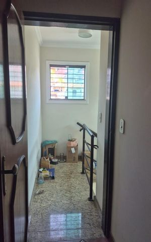 Casa à venda com 270m², 4 quartos e 4 vagas Casa à venda com 270m², 4 quartos e 4 vagasCorredor