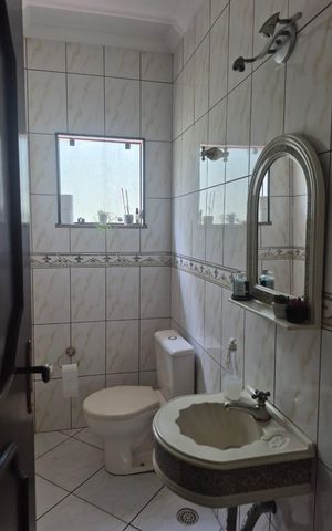 Casa à venda com 270m², 4 quartos e 4 vagas Casa à venda com 270m², 4 quartos e 4 vagasBanheiro