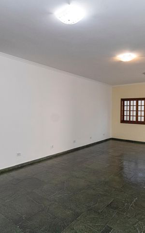 Casa à venda com 300m², 4 quartos e 5 vagas Casa à venda com 300m², 4 quartos e 5 vagasSala