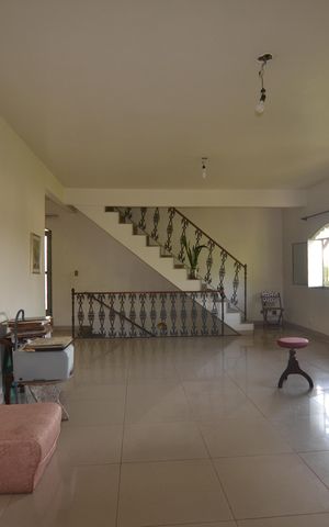 Casa à venda com 350m², 5 quartos e 8 vagasSala
