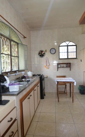 Casa à venda com 350m², 5 quartos e 8 vagasCozinha