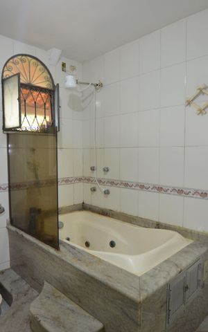 Casa à venda com 350m², 5 quartos e 8 vagasBanheiro da Suíte