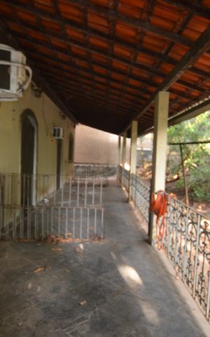 Casa à venda com 350m², 5 quartos e 8 vagasVaranda da Casa /Sala /Quartos