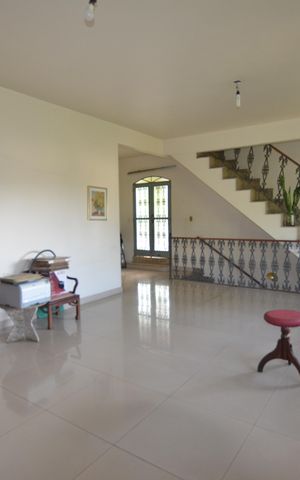 Casa à venda com 350m², 5 quartos e 8 vagasSala