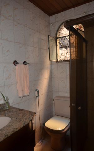 Casa à venda com 350m², 5 quartos e 8 vagasBanheiro Social