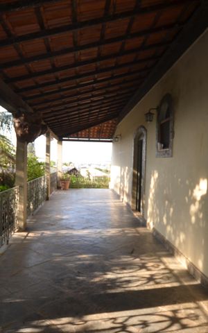 Casa à venda com 350m², 5 quartos e 8 vagasVaranda da Casa /Sala /Quartos