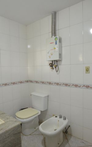 Casa à venda com 350m², 5 quartos e 8 vagasBanheiro da Suíte
