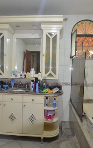 Casa à venda com 350m², 5 quartos e 8 vagasBanheiro da Suíte