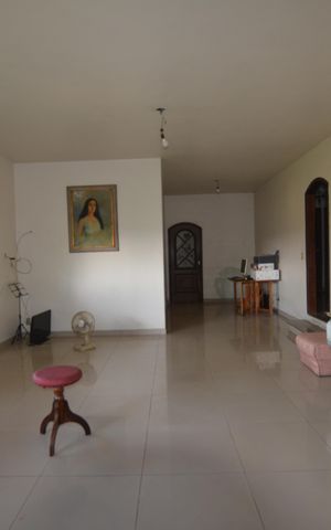 Casa à venda com 350m², 5 quartos e 8 vagasSala
