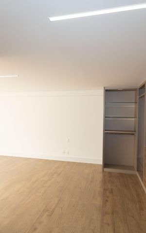 Apartamento à venda com 341m², 4 quartos e 5 vagas Apartamento à venda com 341m², 4 quartos e 5 vagasSuíte 4