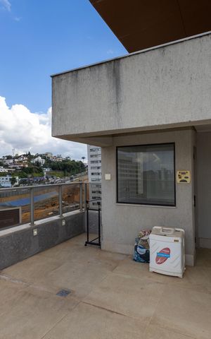 Apartamento à venda com 341m², 4 quartos e 5 vagas Apartamento à venda com 341m², 4 quartos e 5 vagasVaranda da Sala 1 - Saúna