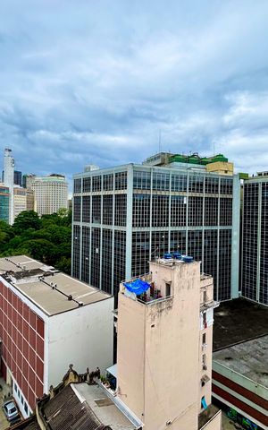 Apartamento à venda com 70m², 2 quartos e sem vaga Apartamento à venda com 70m², 2 quartos e sem vagaÁrea de serviço - vista livre para os Arcos da Lapa