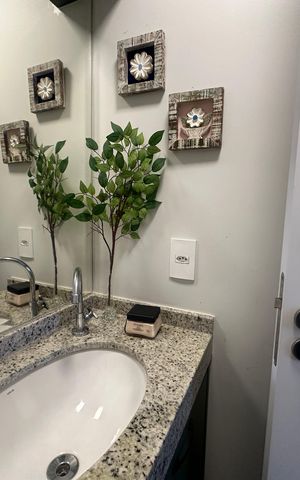 Apartamento à venda com 87m², 2 quartos e 1 vaga Apartamento à venda com 87m², 2 quartos e 1 vagaLavabo