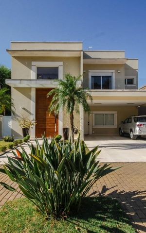Casa de condomínio à venda com 439m², 4 quartos e 2 vagas Casa de condomínio à venda com 439m², 4 quartos e 2 vagasFachada