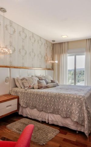 Casa de condomínio à venda com 439m², 4 quartos e 2 vagas Casa de condomínio à venda com 439m², 4 quartos e 2 vagasQuarto