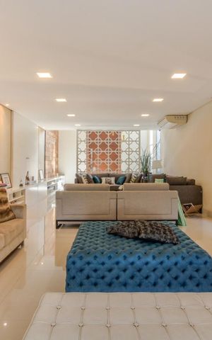 Casa de condomínio à venda com 439m², 4 quartos e 2 vagas Casa de condomínio à venda com 439m², 4 quartos e 2 vagasSala