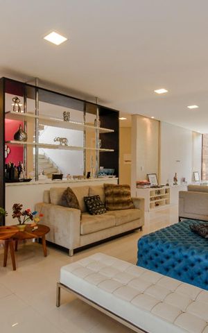 Casa de condomínio à venda com 439m², 4 quartos e 2 vagas Casa de condomínio à venda com 439m², 4 quartos e 2 vagasSala