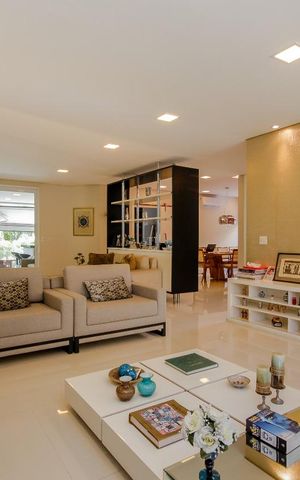 Casa de condomínio à venda com 439m², 4 quartos e 2 vagas Casa de condomínio à venda com 439m², 4 quartos e 2 vagasSala