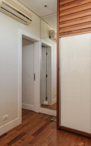 Casa de condomínio à venda com 439m², 4 quartos e 2 vagas Casa de condomínio à venda com 439m², 4 quartos e 2 vagasQuarto