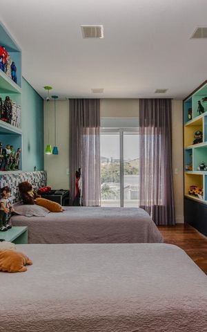 Casa de condomínio à venda com 439m², 4 quartos e 2 vagas Casa de condomínio à venda com 439m², 4 quartos e 2 vagasQuarto