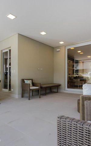 Casa de condomínio à venda com 439m², 4 quartos e 2 vagas Casa de condomínio à venda com 439m², 4 quartos e 2 vagasÁrea externa
