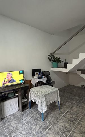 Casa à venda com 80m², 4 quartos e 2 vagasSala