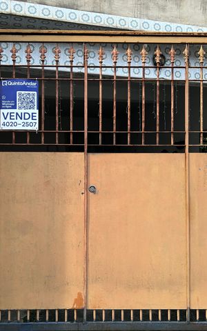 Casa à venda com 80m², 4 quartos e 2 vagasFachada + placa
