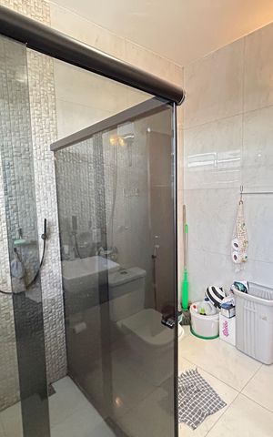 Casa à venda com 80m², 4 quartos e 2 vagasBanheiro 3