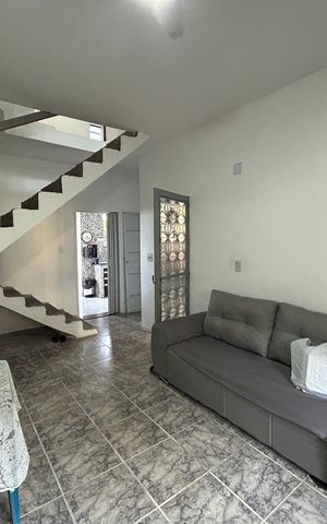 Casa à venda com 80m², 4 quartos e 2 vagasSala