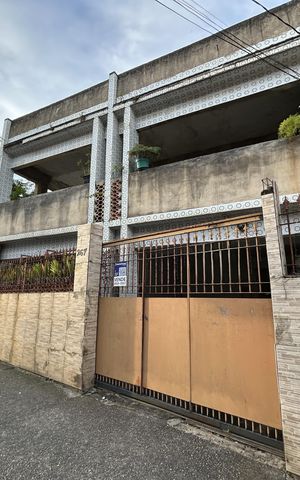 Casa à venda com 80m², 4 quartos e 2 vagasFachada