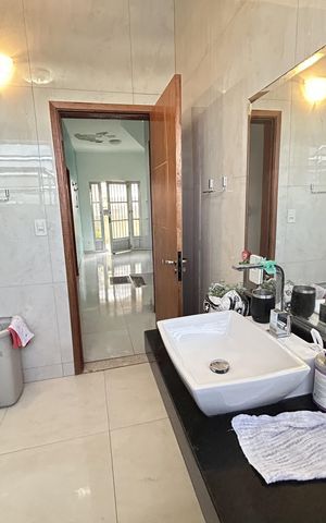 Casa à venda com 80m², 4 quartos e 2 vagasBanheiro 3