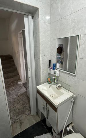 Casa à venda com 80m², 4 quartos e 2 vagasBanheiro 2